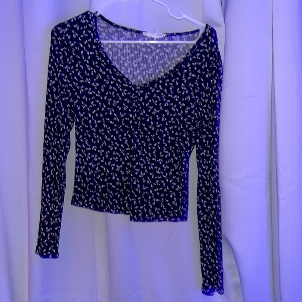 Selling long sleeve the brand is hippie rose